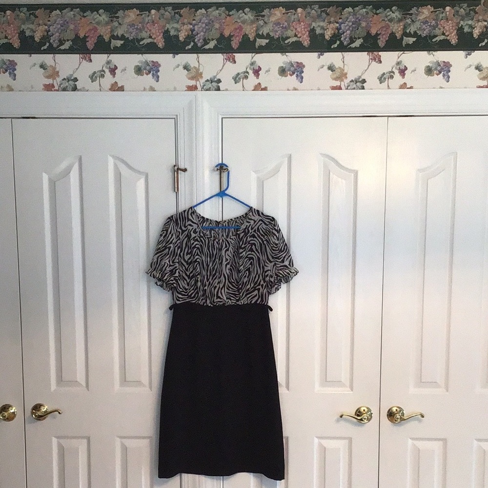 Pretty black and white dress